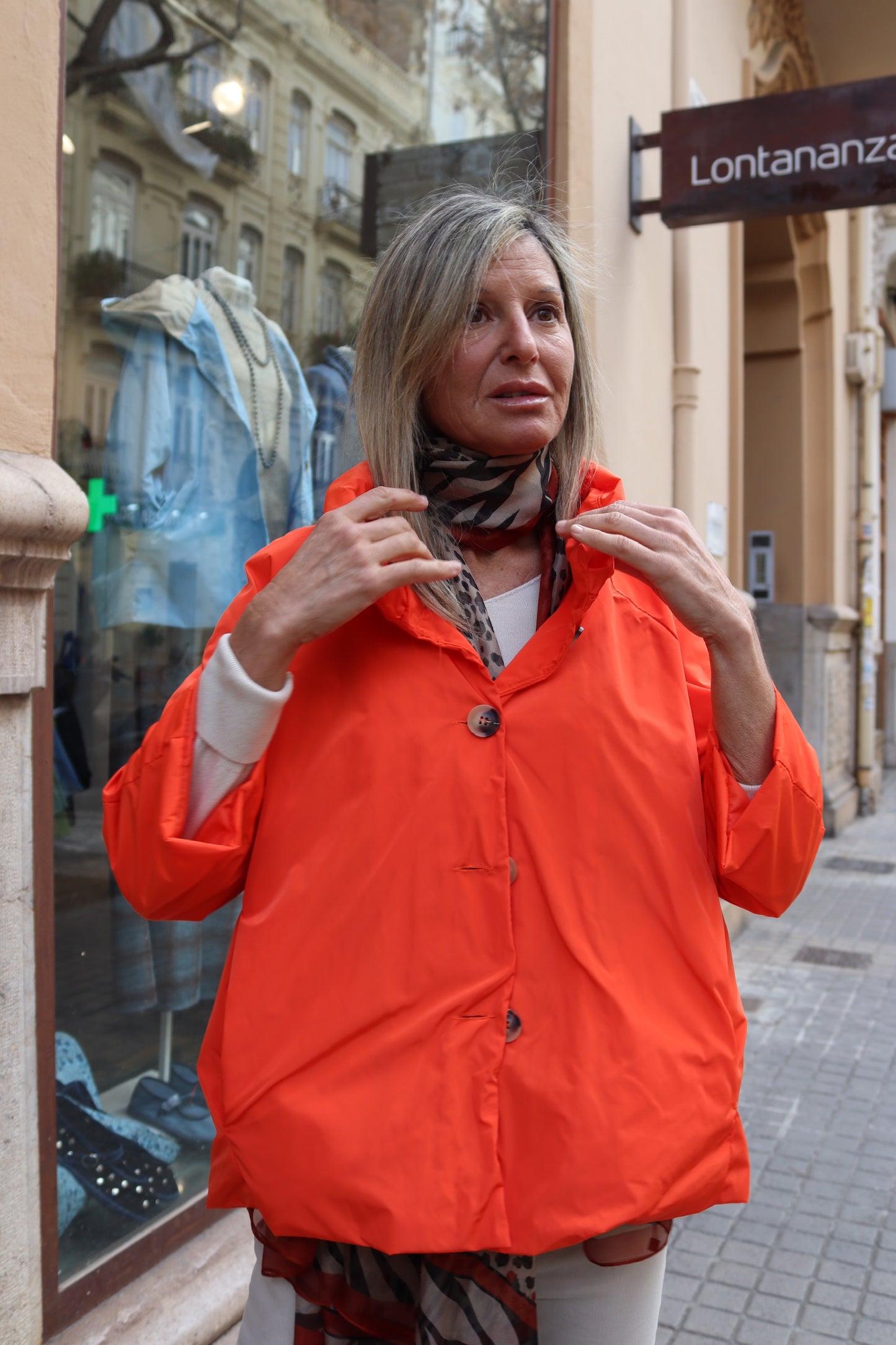 GABARDINA CORTA MERY NARANJA