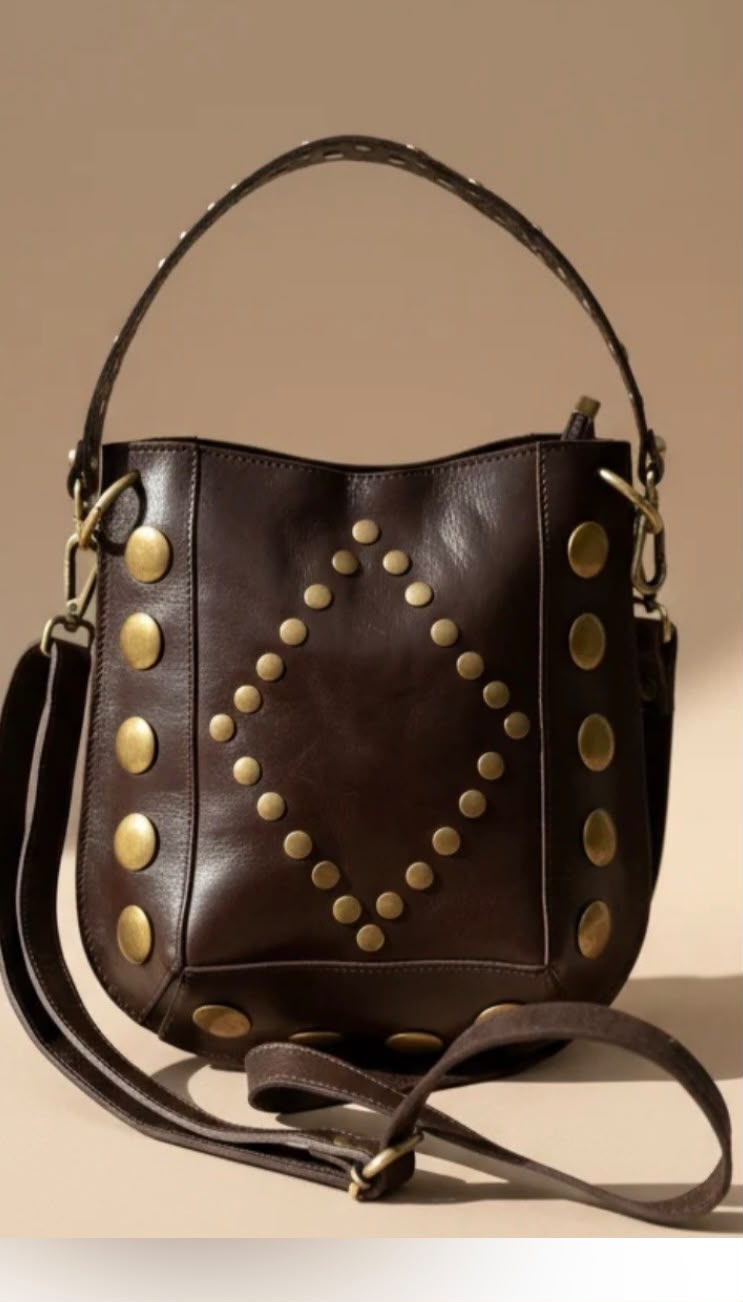 BOLSO PIEL TACHUELAS