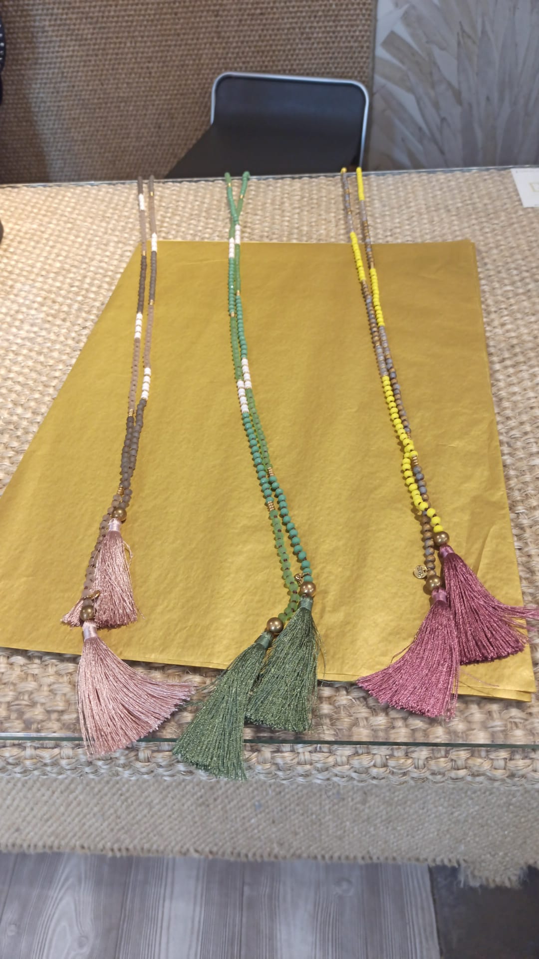 3 collares pompón