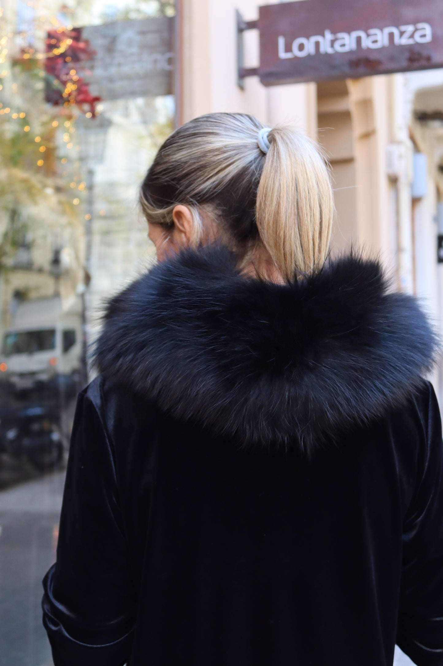 CUELLO DE PELO NEGRO