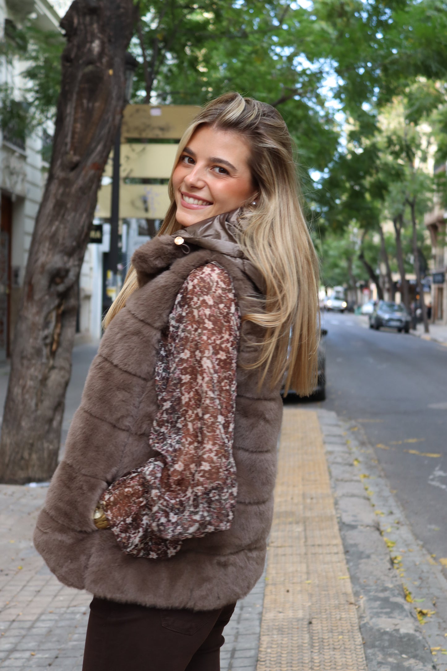 CHALECO MARTINA TAUPE