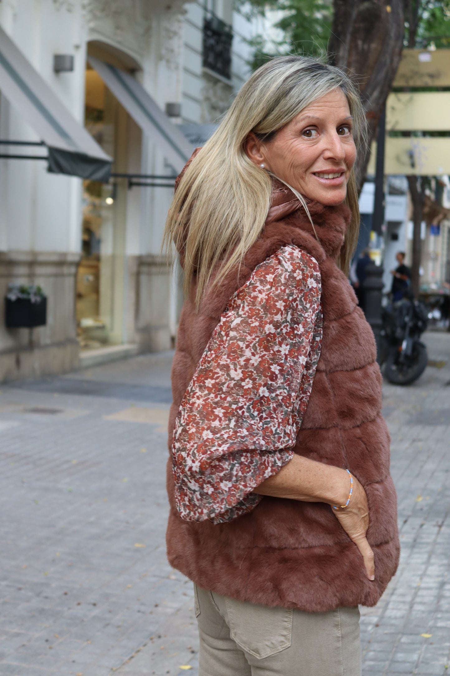 CHALECO MARTINA TIERRA