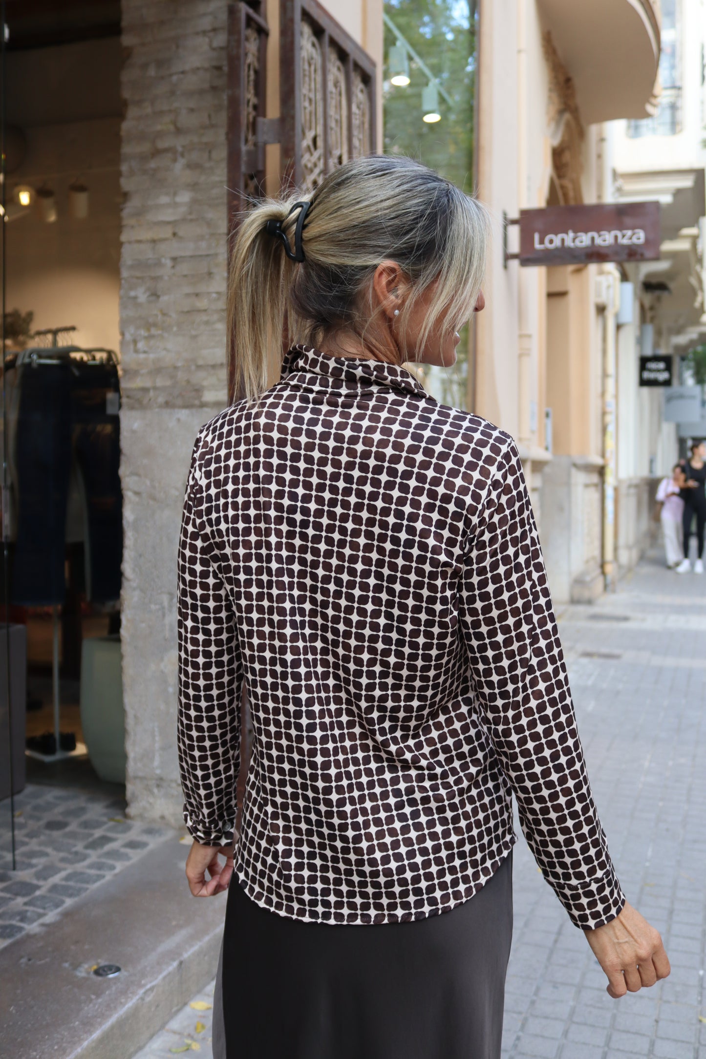 CAMISETA PUNTO ESTAMPADA MARRÓN