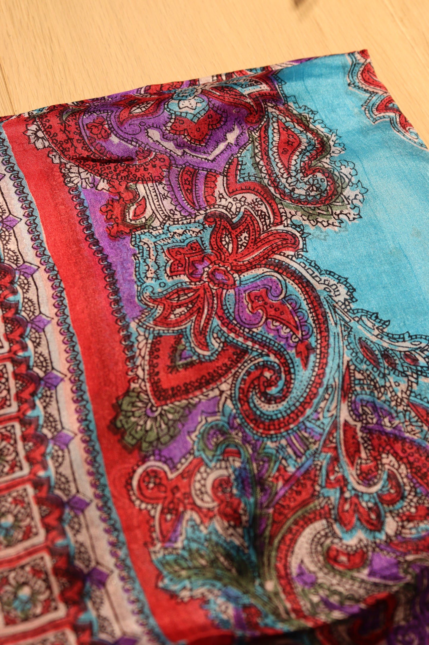 PAÑUELO SEDA ROJO Y AZUL
