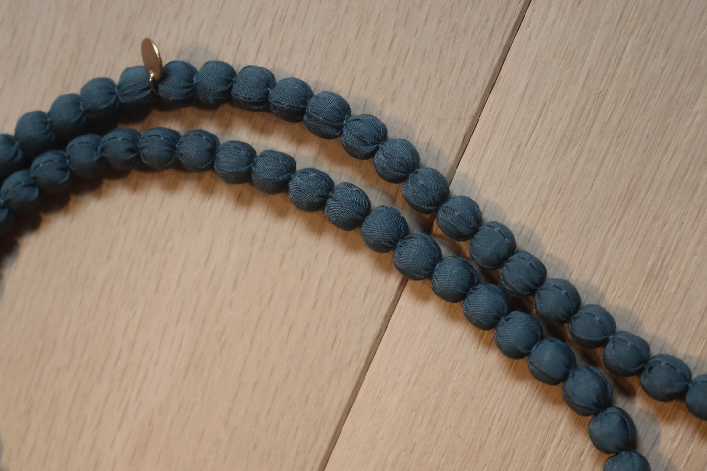 COLLAR EVA GRIS AZULADO