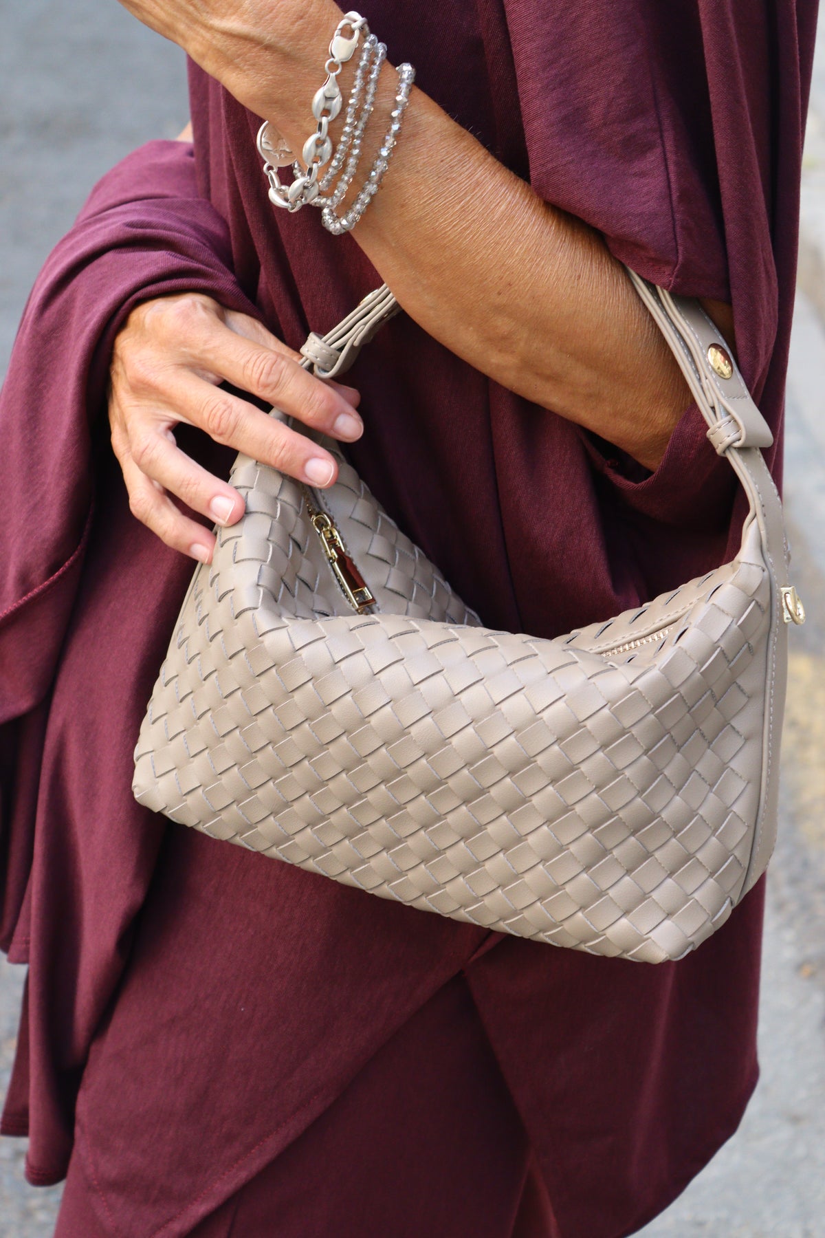 BOLSO BANDOLERA TRENZADO TOPO