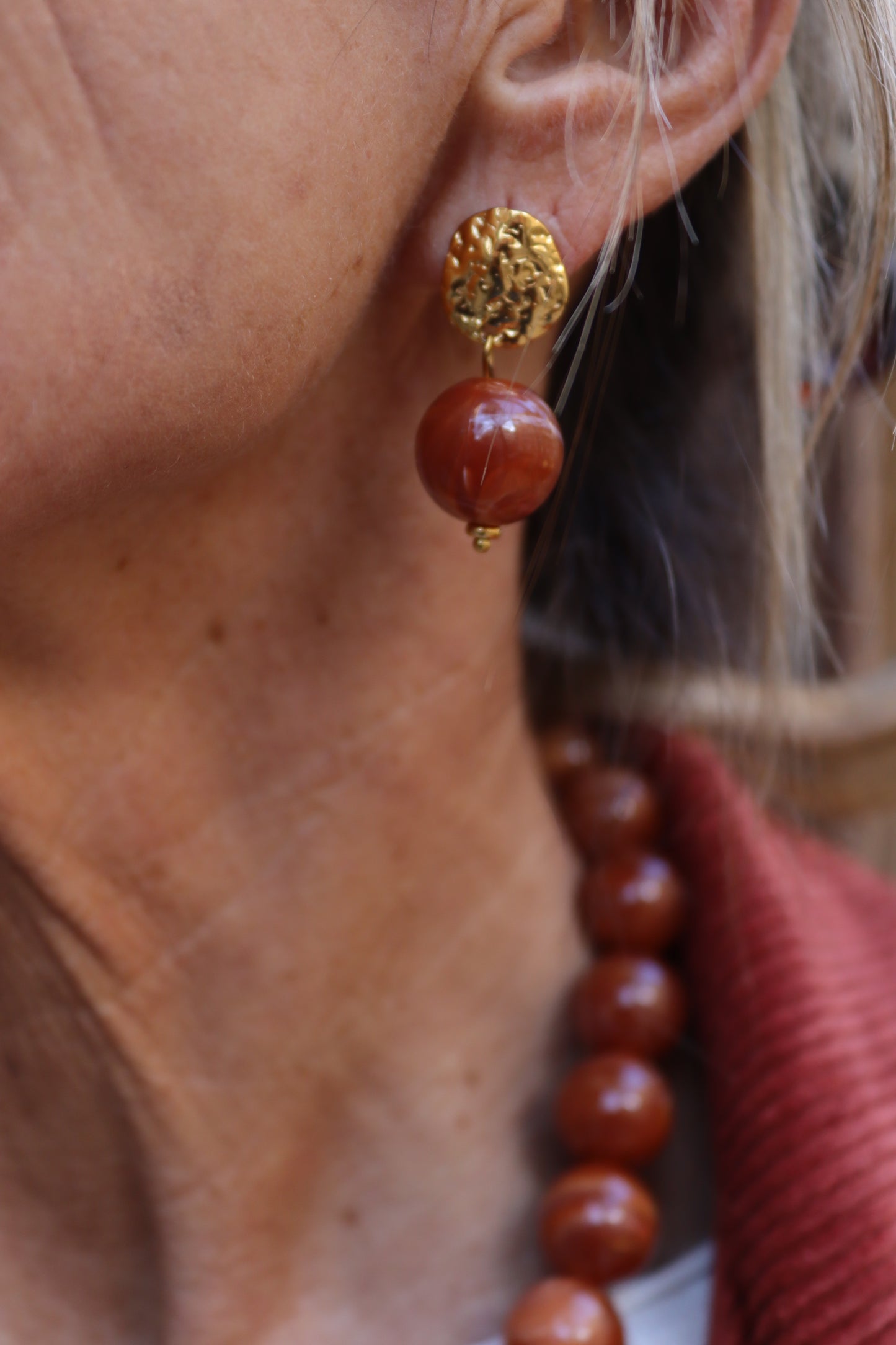 PENDIENTES BOLA TEJA