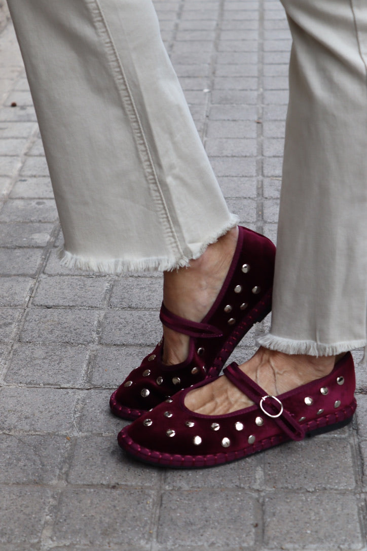 MANOLETINA TACHUELA TERCIOPELO GRANATE