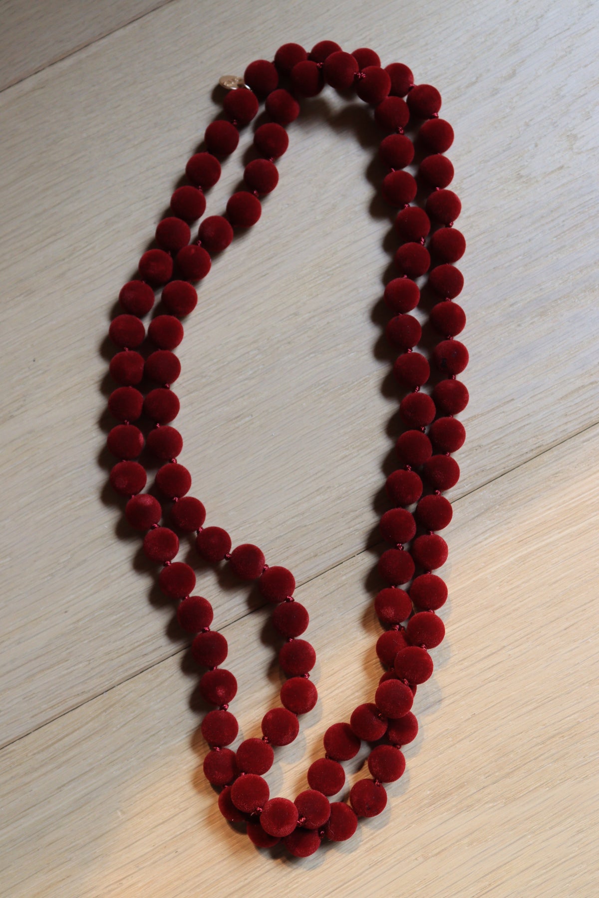 COLLAR TERCIOPELO GRANATE