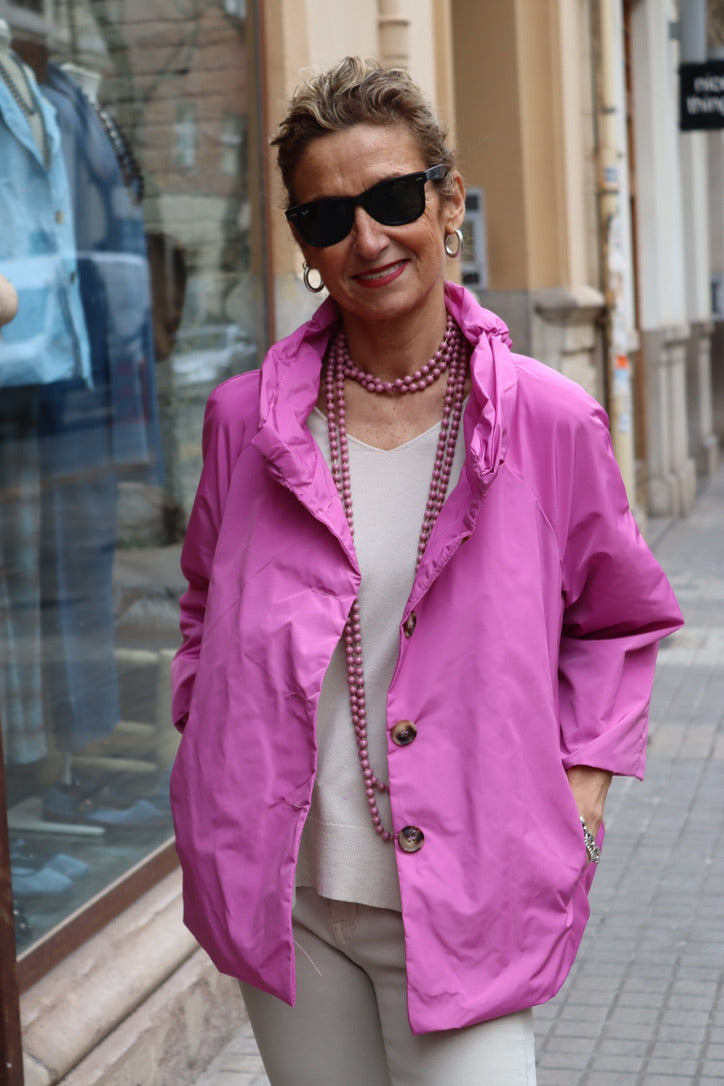 GABARDINA CORTA MERY FUCSIA