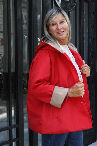 GABARDINA CORTA CAPUCHA ROJO