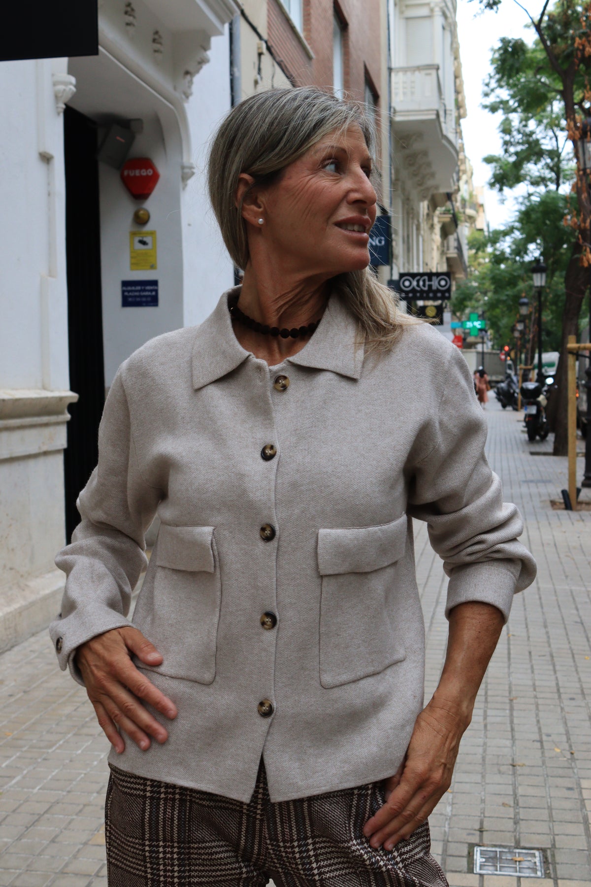 POLERA BOLSILLOS BEIGE