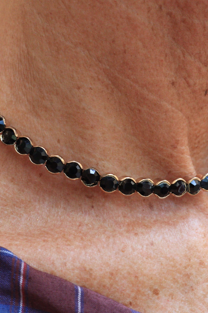 GARGANTILLA NEGRA