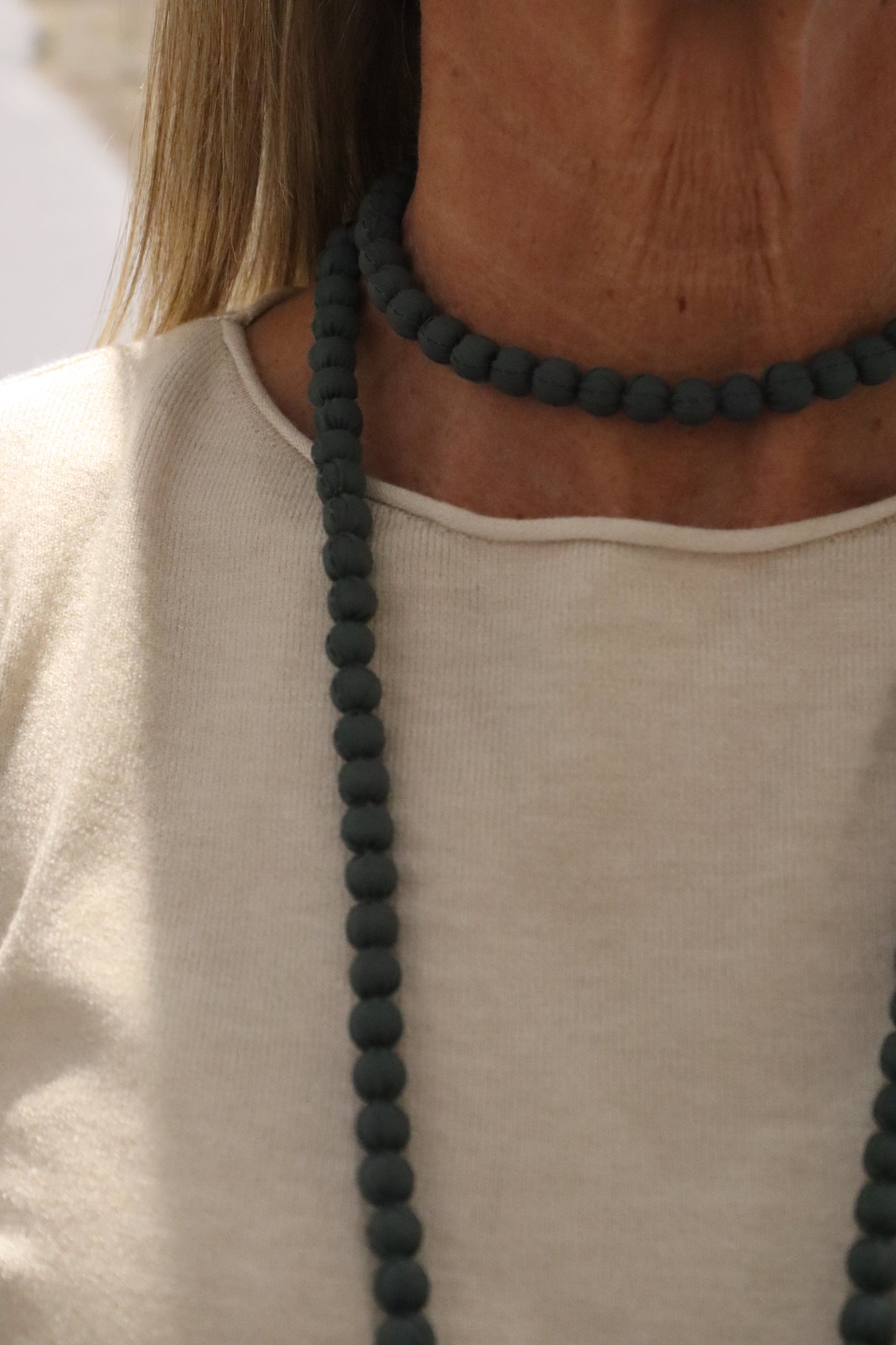 COLLAR EVA GRIS AZULADO