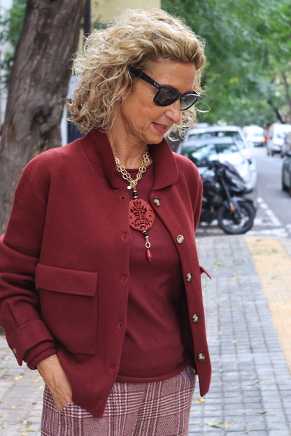 POLERA BOLSILLOS BURDEOS