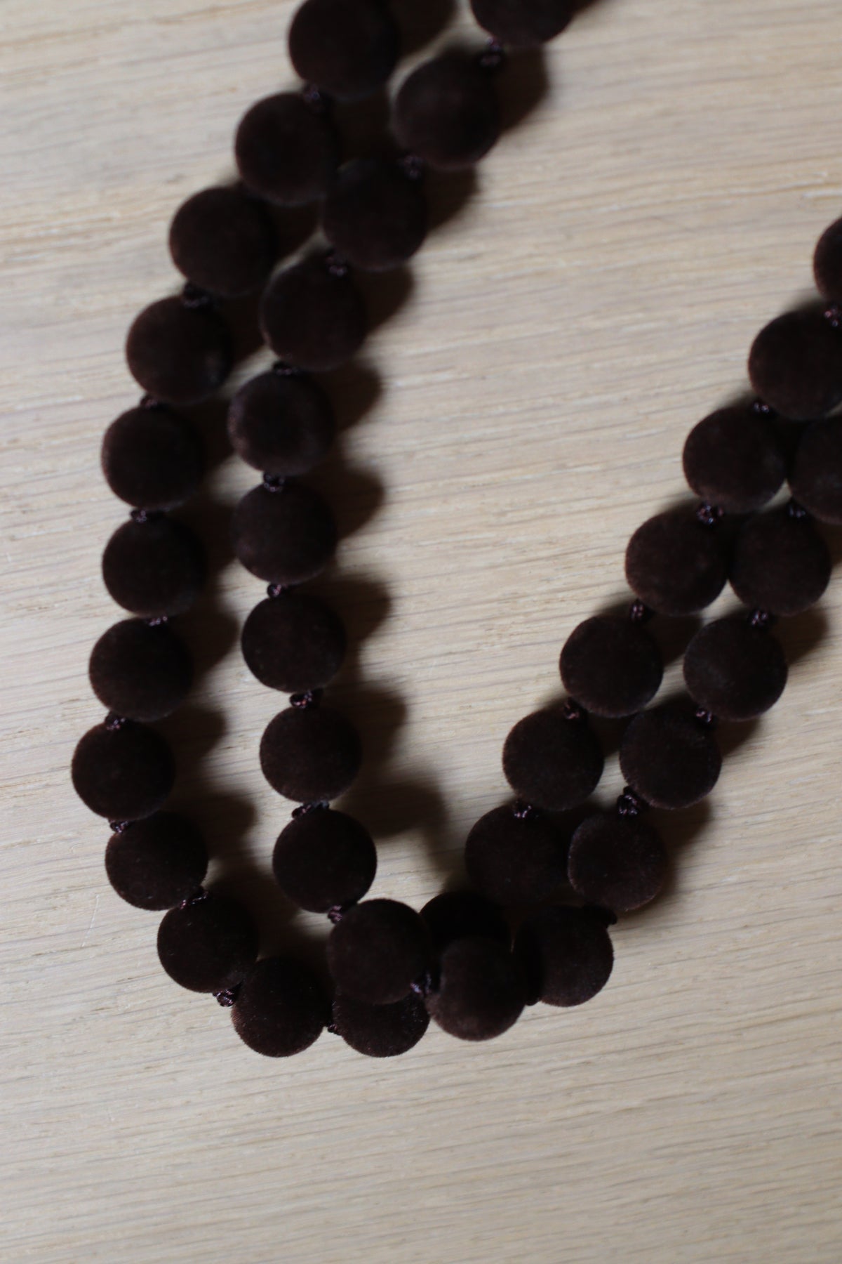 COLLAR TERCIOPELO MARRÓN