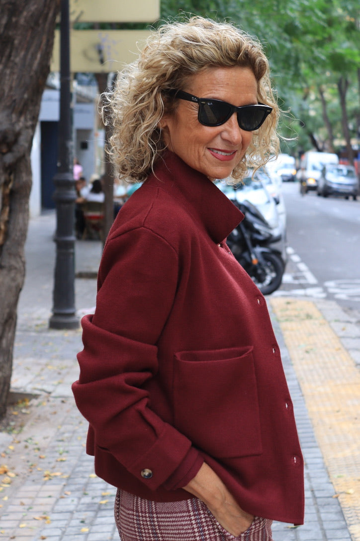 POLERA BOLSILLOS BURDEOS
