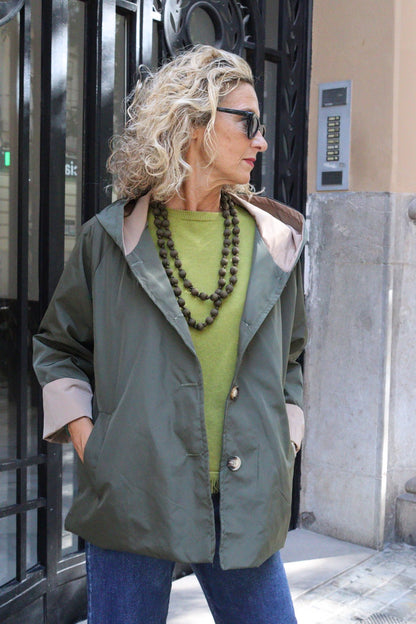 GABARDINA CORTA CAPUCHA VERDE
