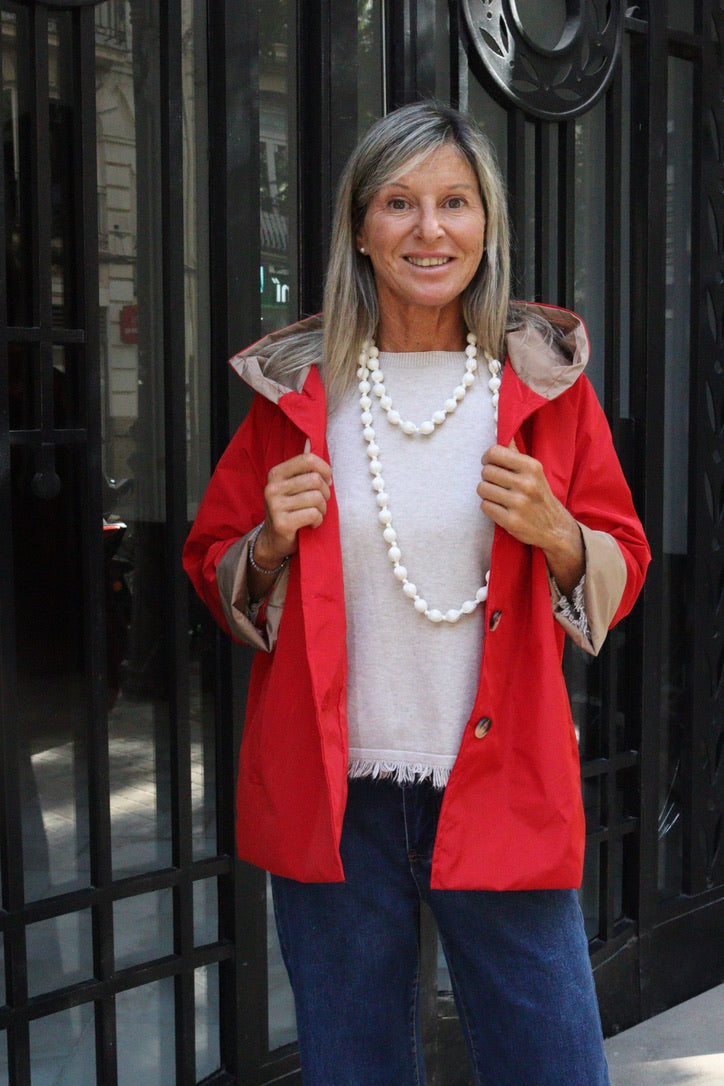 GABARDINA CORTA CAPUCHA ROJO