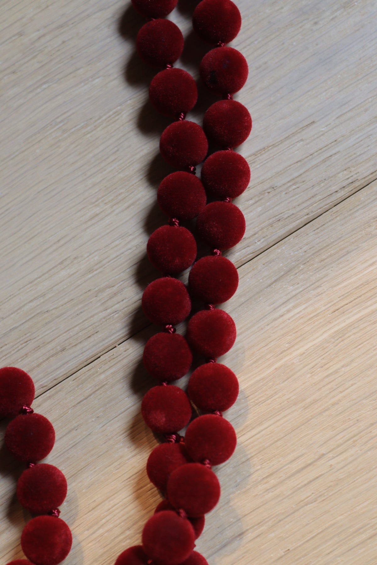 COLLAR TERCIOPELO GRANATE