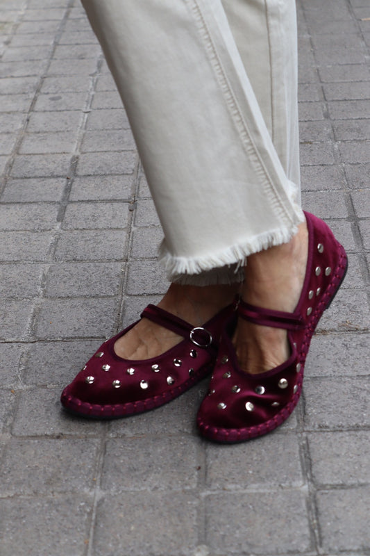 MANOLETINA TACHUELA TERCIOPELO GRANATE