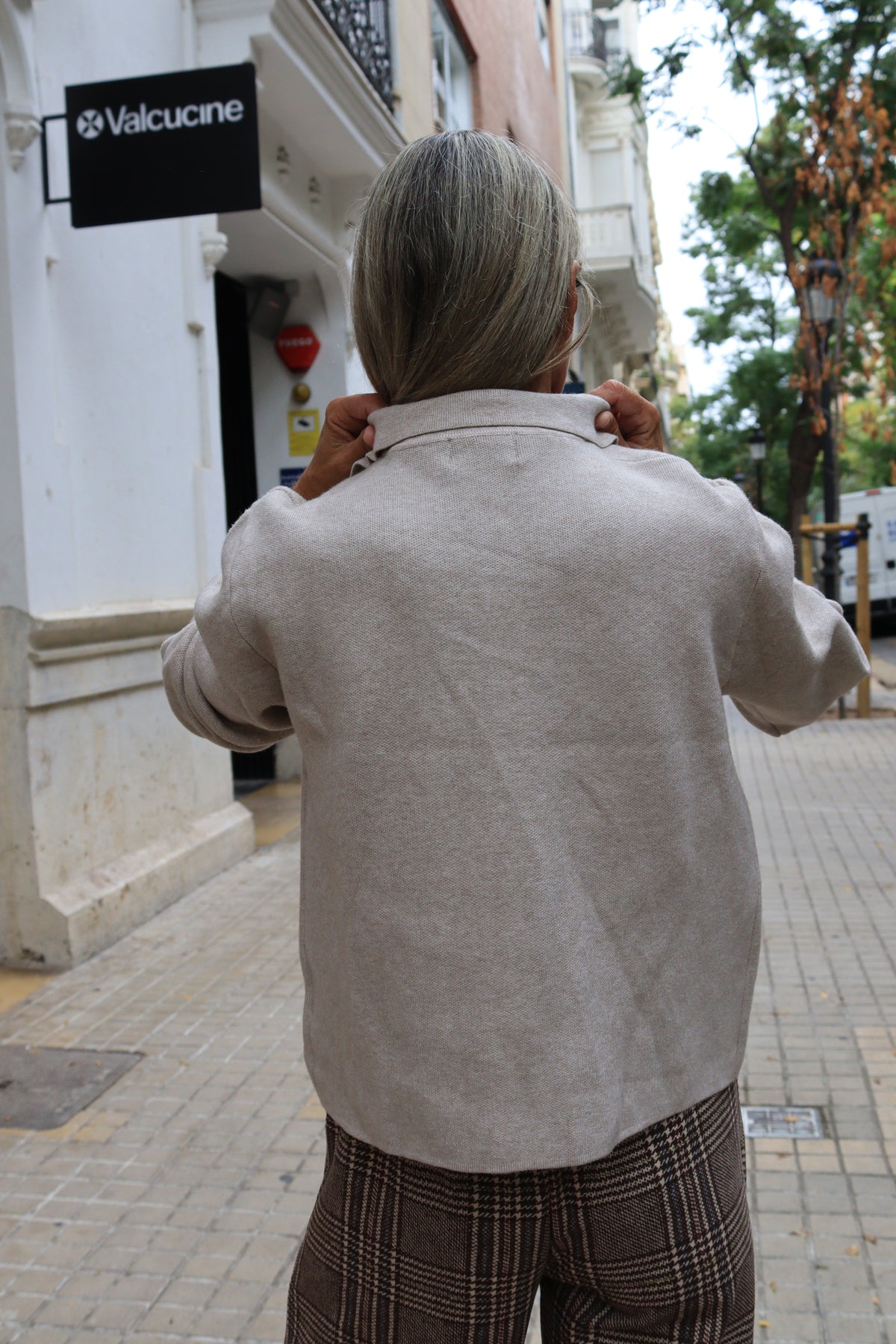 POLERA BOLSILLOS BEIGE