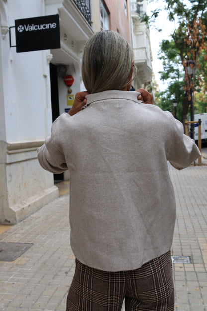POLERA BOLSILLOS BEIGE