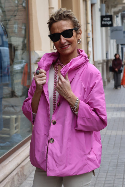 GABARDINA CORTA MERY FUCSIA