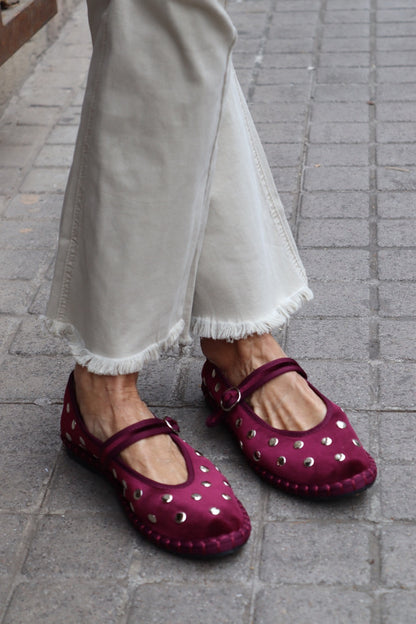 MANOLETINA TACHUELA TERCIOPELO GRANATE