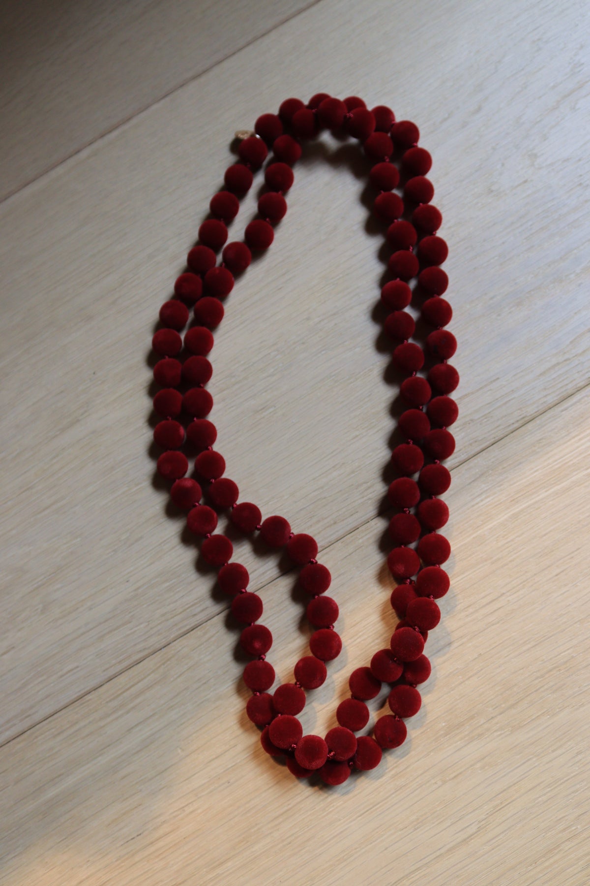 COLLAR TERCIOPELO GRANATE