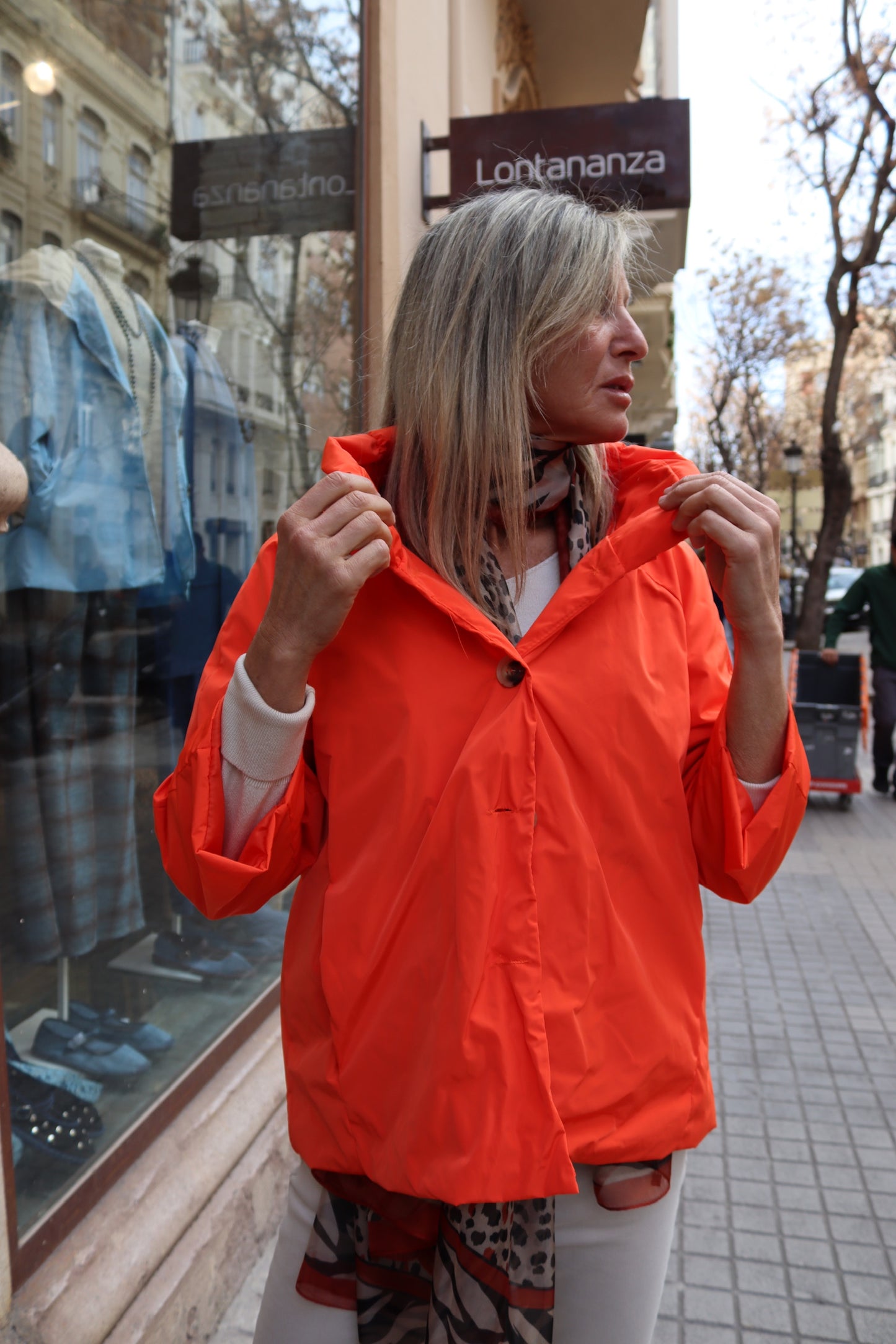 GABARDINA CORTA MERY NARANJA