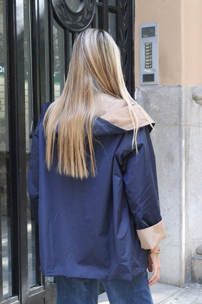 GABARDINA CORTA CAPUCHA MARINO