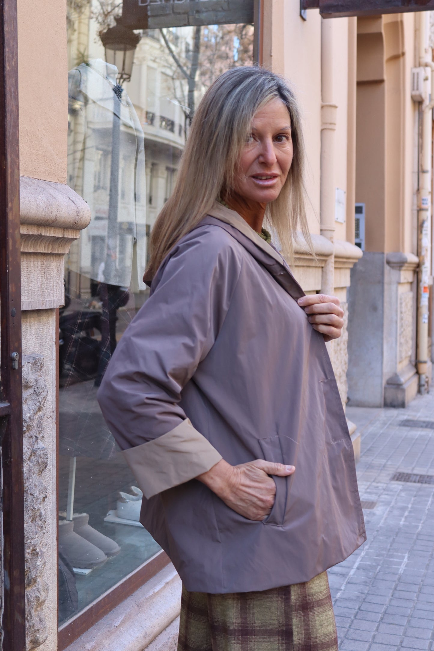 GABARDINA ANI CAPUCHA TOPO