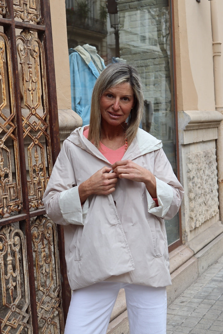 GABARDINA CAPUCHA ANI PIEDRA