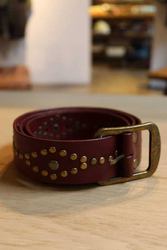 CINTURON TACHUELAS ROMBOS ROJO