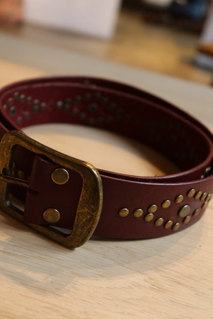 CINTURON TACHUELAS ROMBOS ROJO