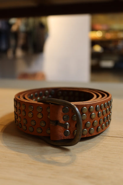 CINTURÓN MULTI TACHUELA NATURAL