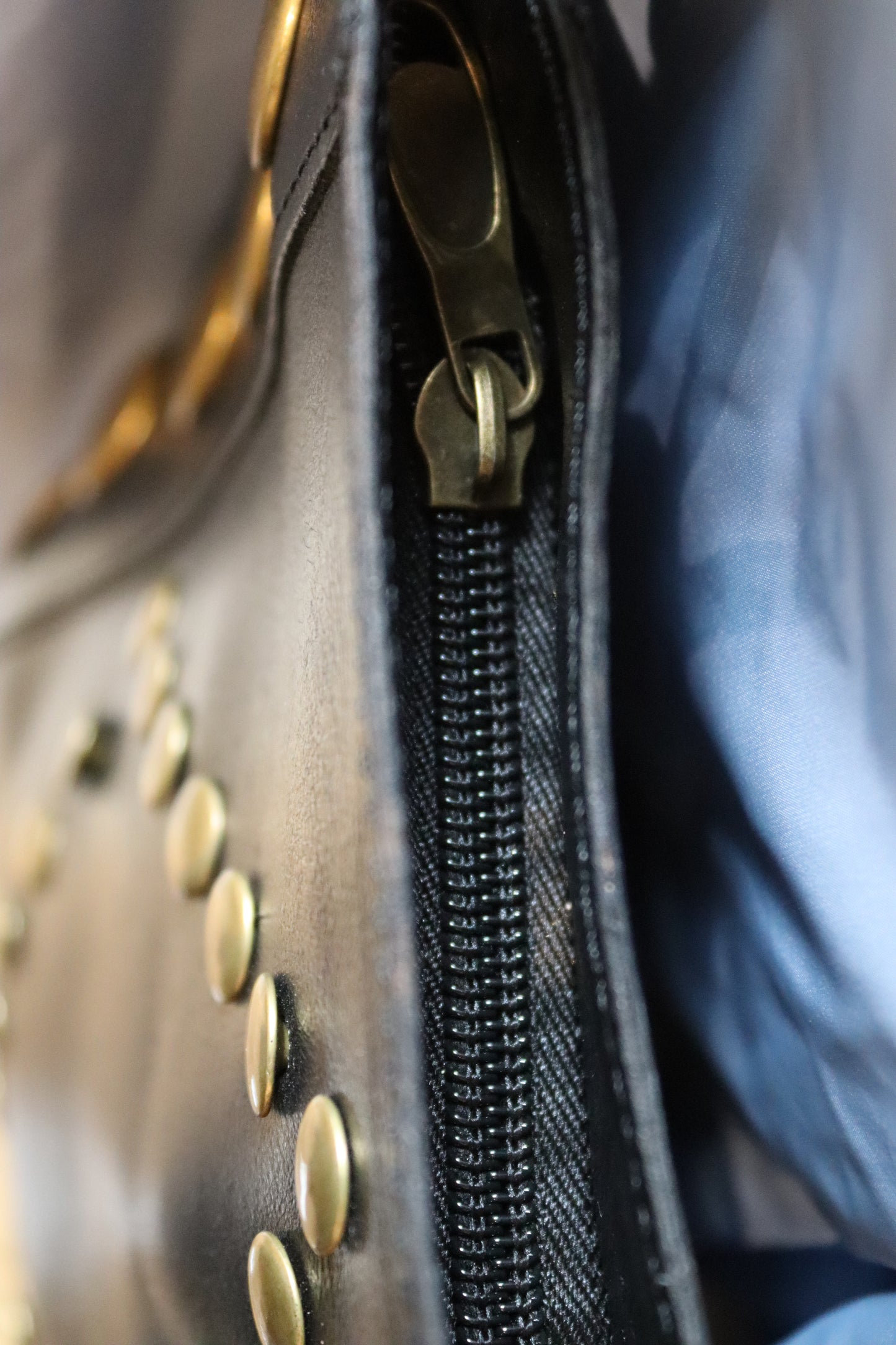 BOLSO TACHAS NEGRO