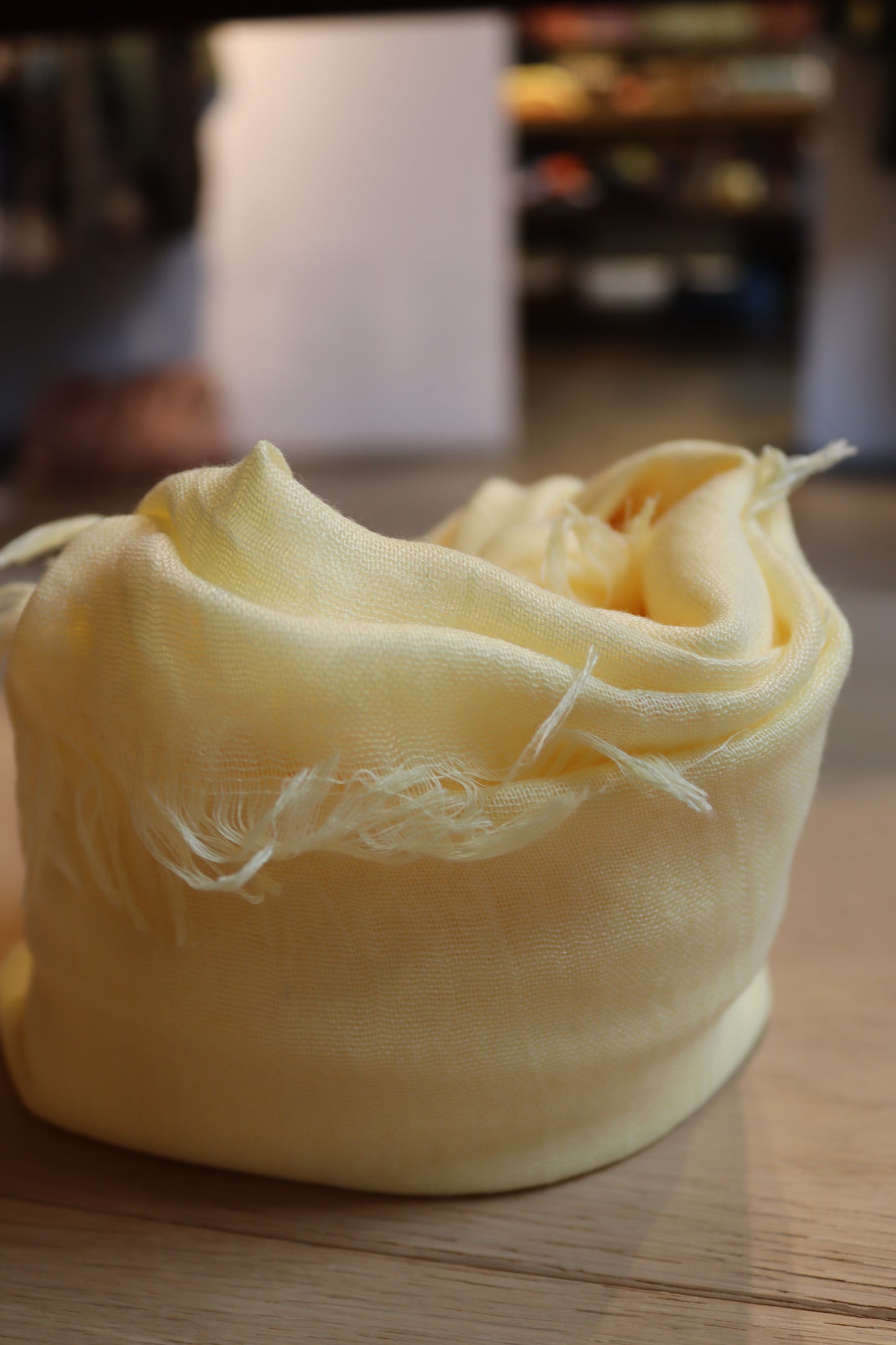 PAÑUELO LISO AMARILLO