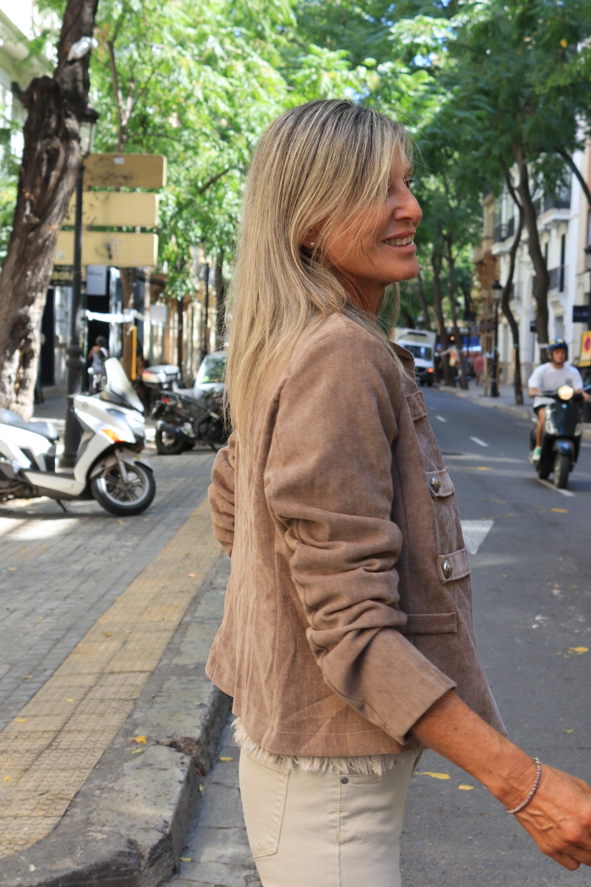 CHAQUETA BOTONES BEIGE