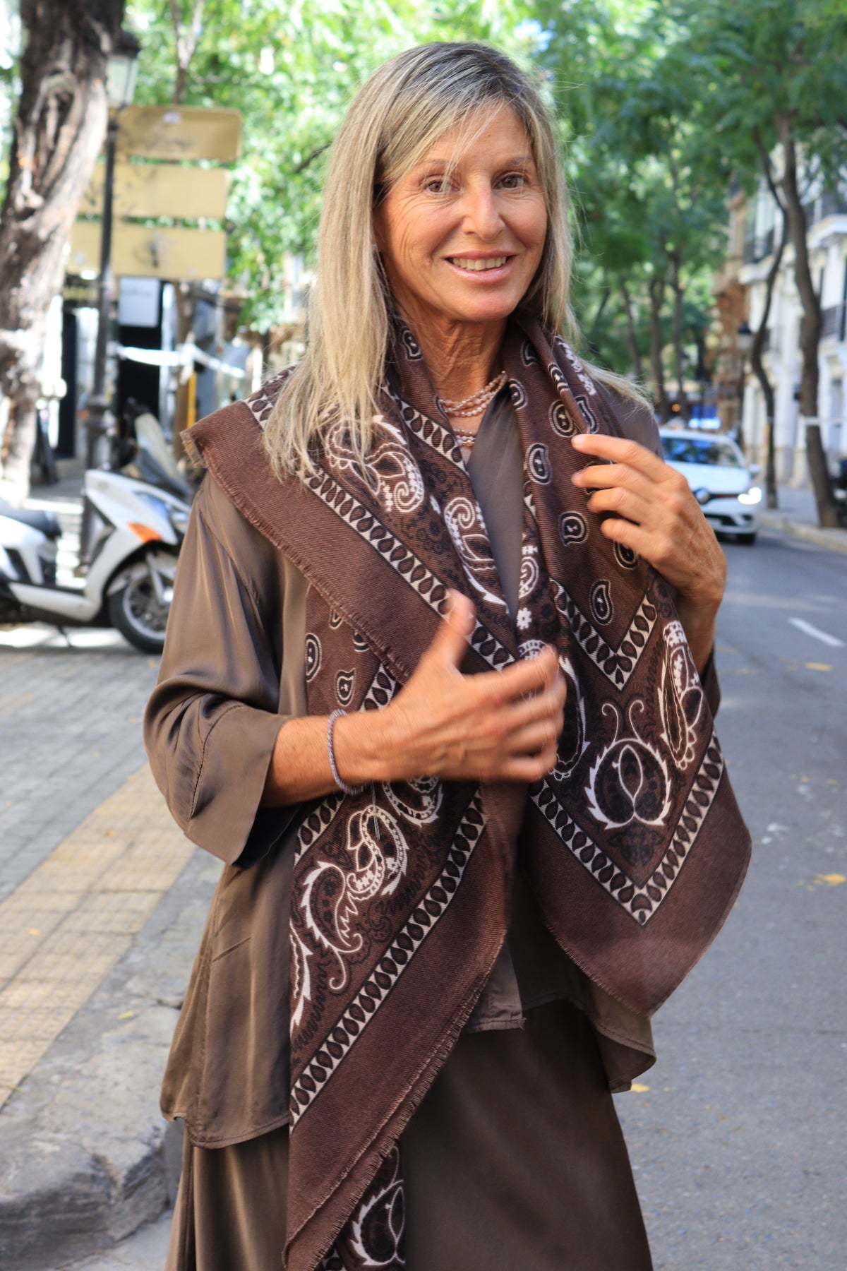 PAÑUELO PAISLEY MARRON