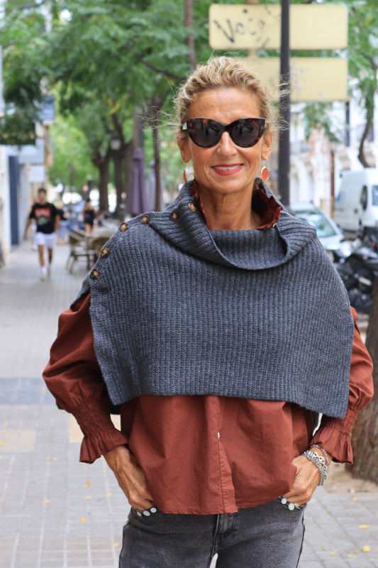 PONCHO CORTO GRIS