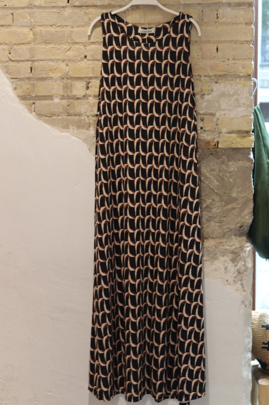 VESTIDO ABANICO OSCURO