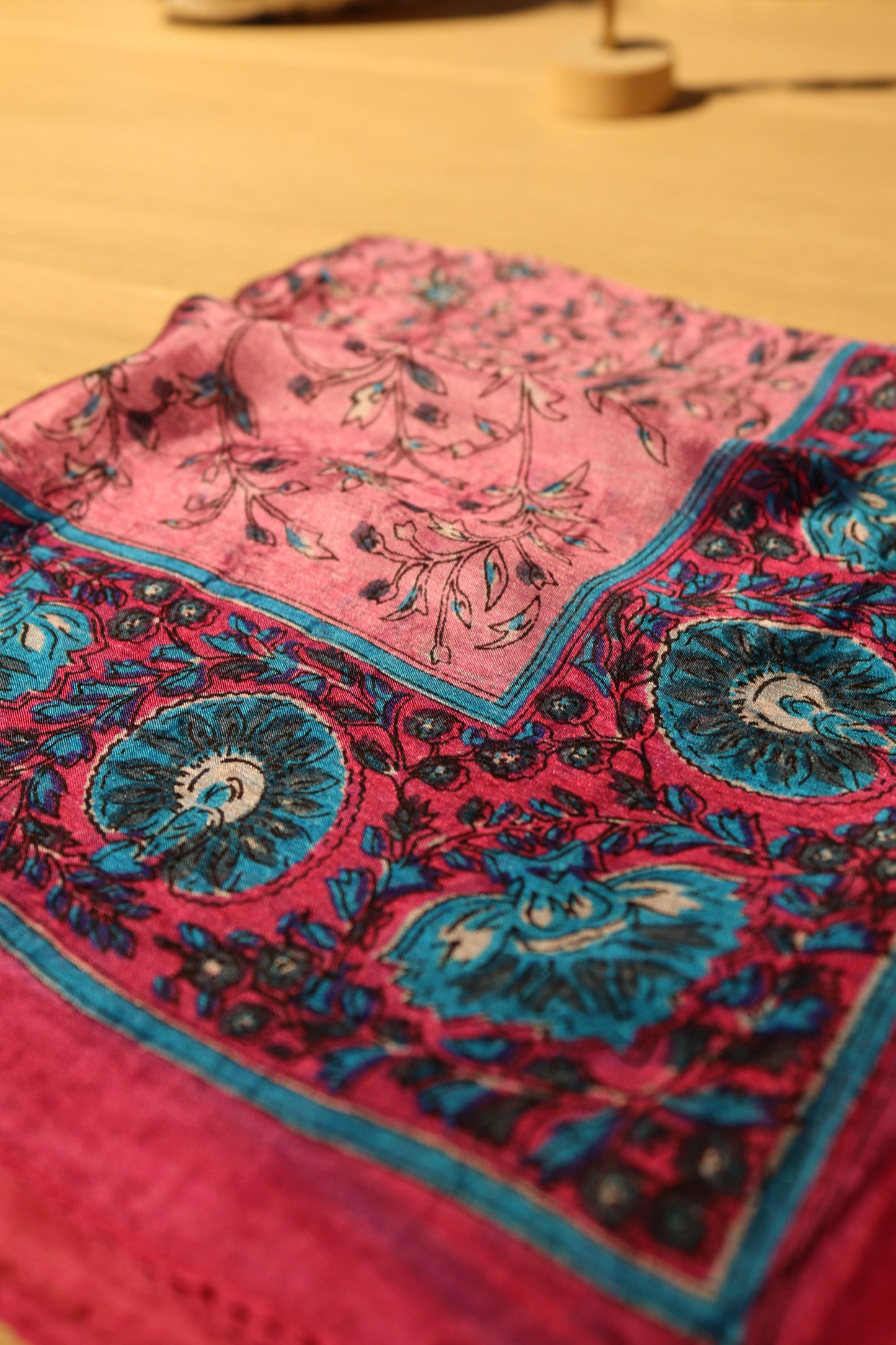 PAÑUELO SEDA ROSAS