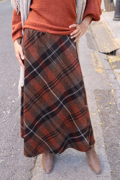 FALDA ESCOCESA TEJA