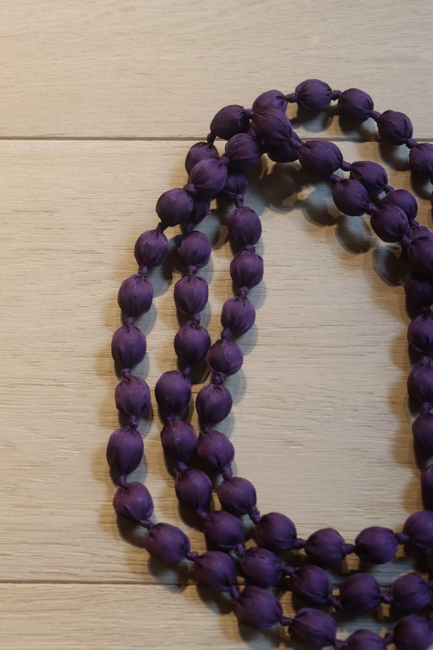 COLLAR NATALIA BERENJENA