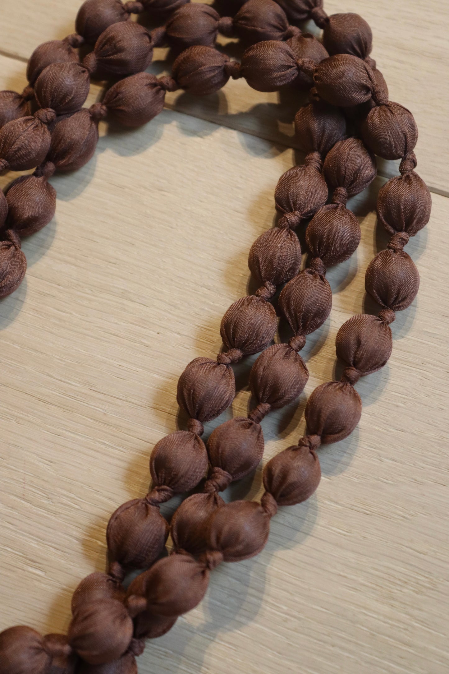 COLLAR NATALIA MARRÓN TIERRA