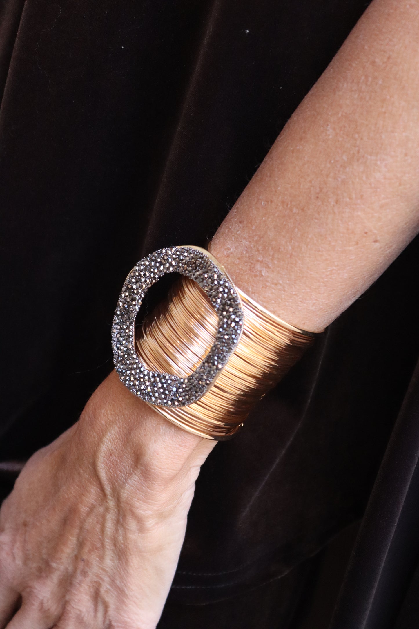 BRAZALETE GRIS PLATEADO