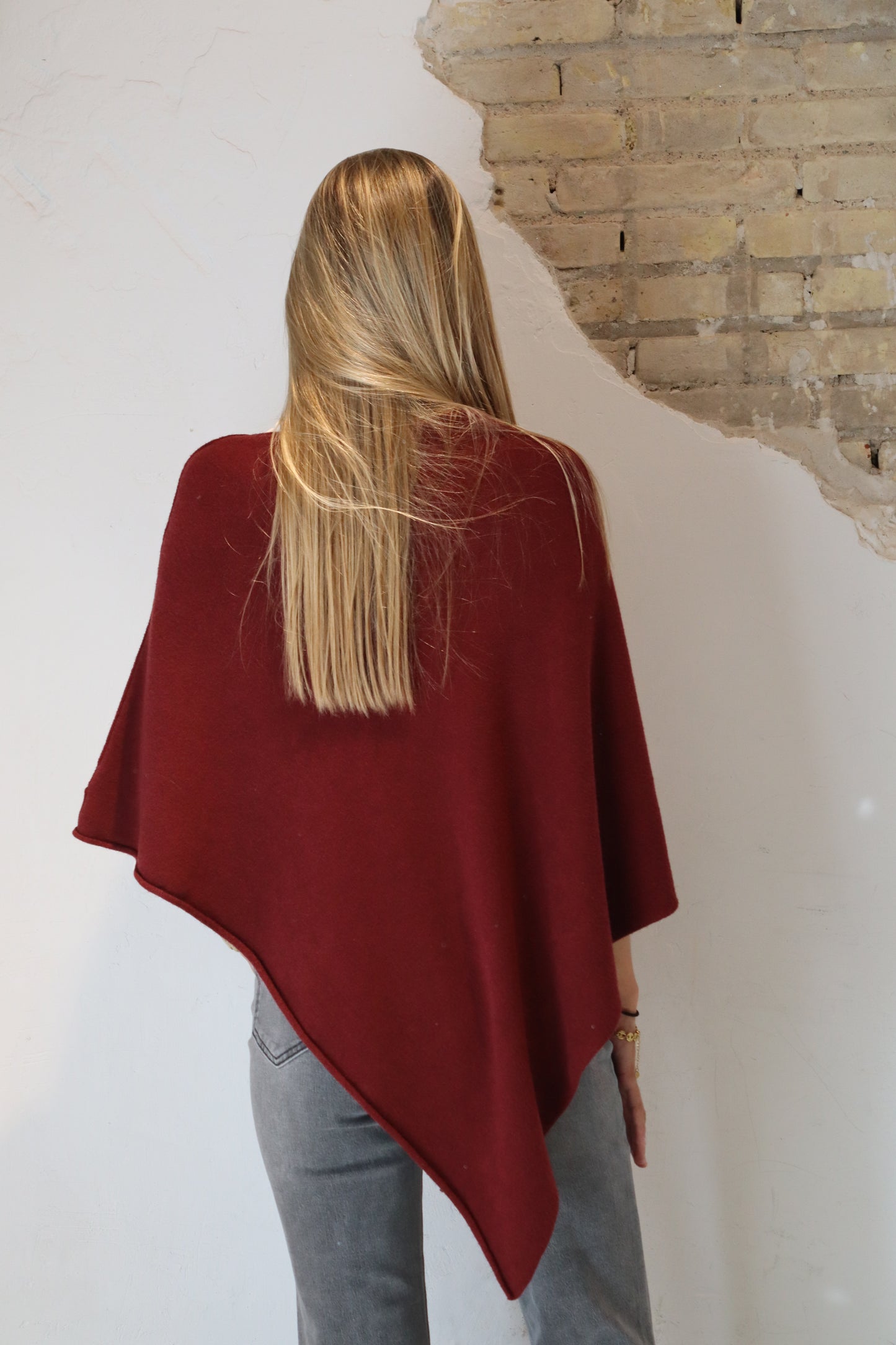 PONCHO LETI VINO