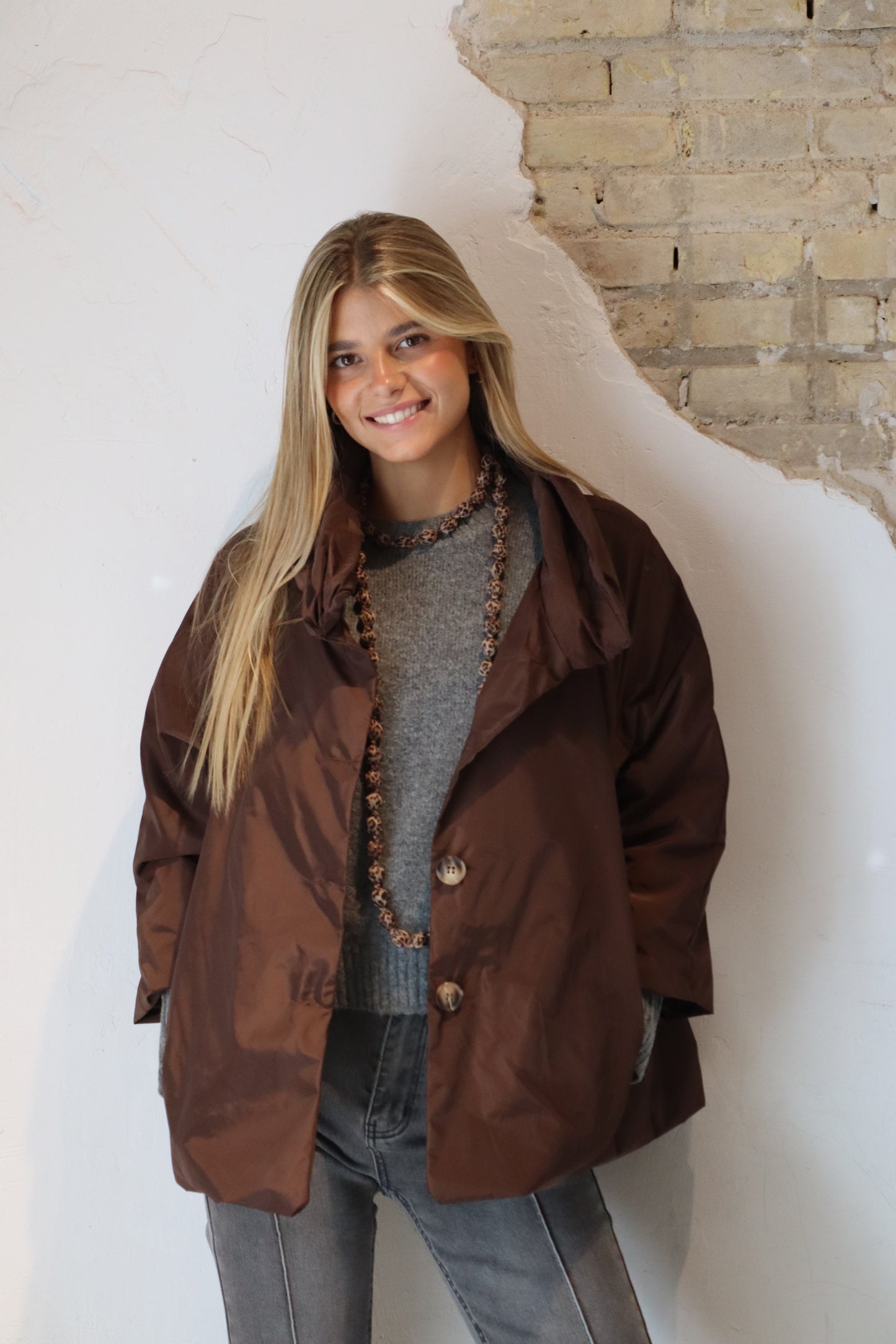 PARKA CORTA MARRÓN CHOCOLATE